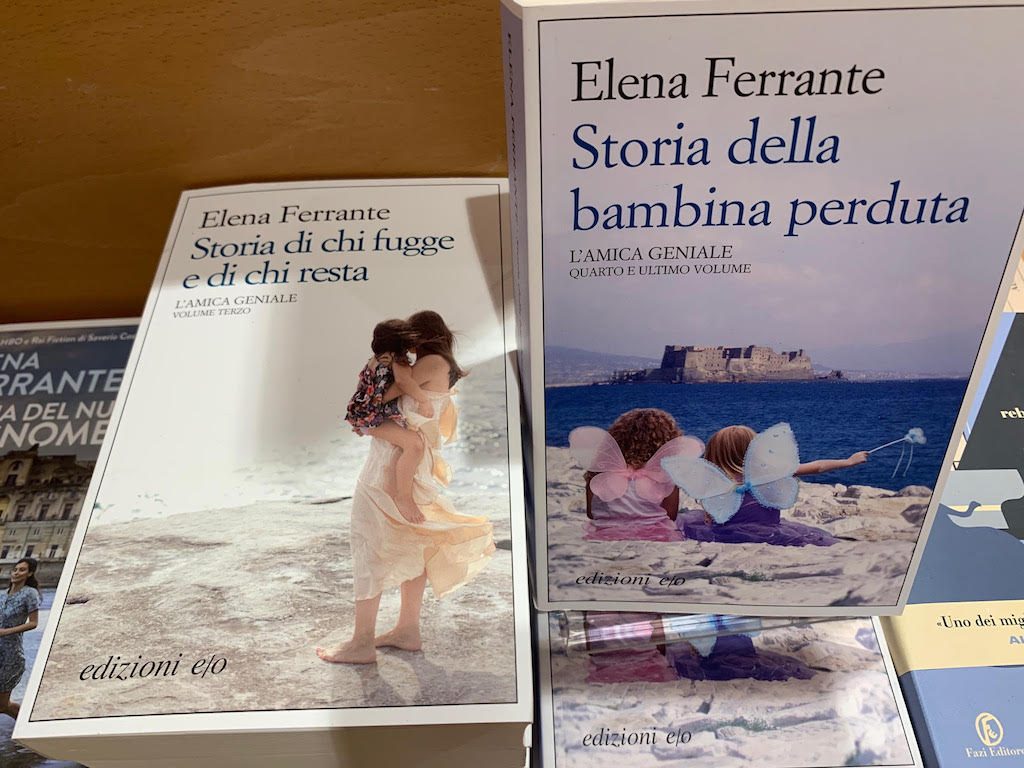 L'Amica geniale, Storia di chi fugge e chi resta (3) - il terzo libro della  serie di Elena Ferrante – Santelli Online