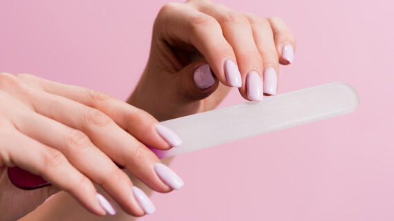 Milky Nails: come ottenere splendide unghie con finitura lattiginosa