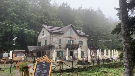 Rifugio Capanno Tassoni: un autunno tra Natura, Cibo e Tradizioni